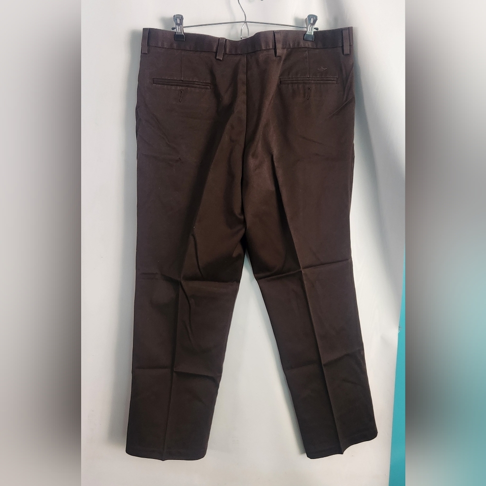 Dockers Men's Pleated Brown Pants Size 38x30 - Picture 2 of 4